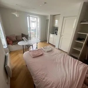  Appartement Nice Studio Overlooking The Notre Dame Cathedral France
